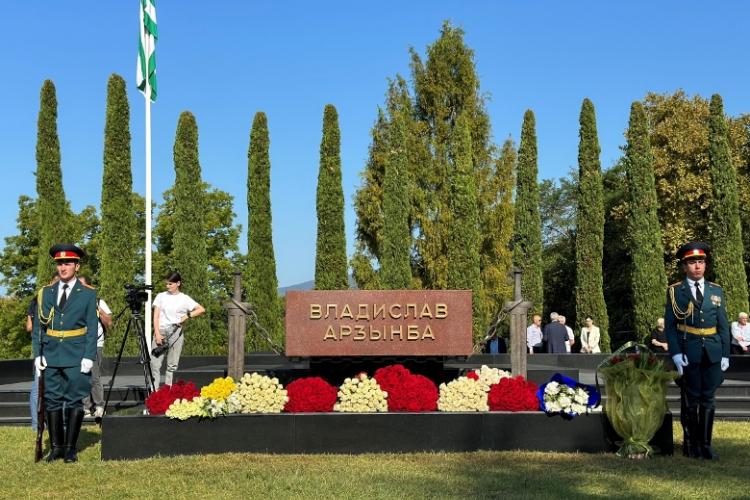 Торжественные мероприятия по случаю 30-й годовщины Дня Победы и Независимости Республики Абхазия