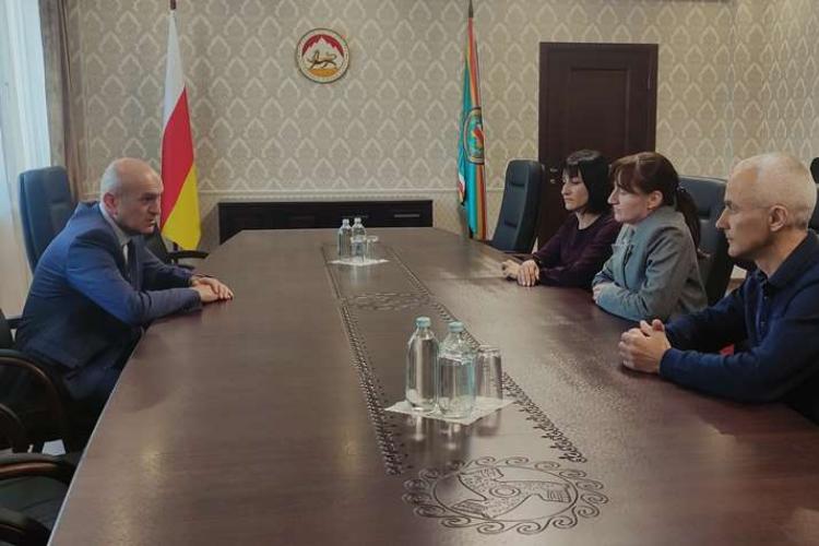 Встреча Министра иностранных дел Республики Южная Осетия А.М. Джиоева с представителями студенческого клуба «Аполлон»