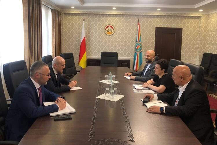 Встреча А.М. Джиоева с представителями Представительства МККК в РЮО