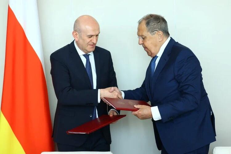 Министры иностранных дел Южной Осетии и России А.М. Джиоев и С.В. Лавров подписали План консультаций