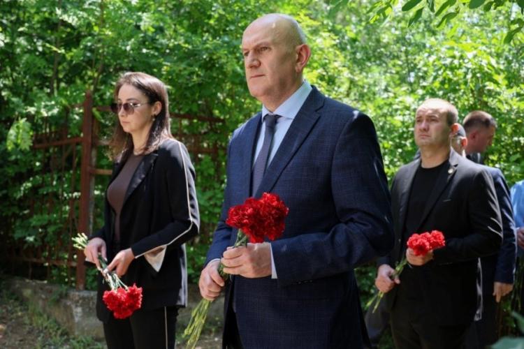 Церемония возложения цветов