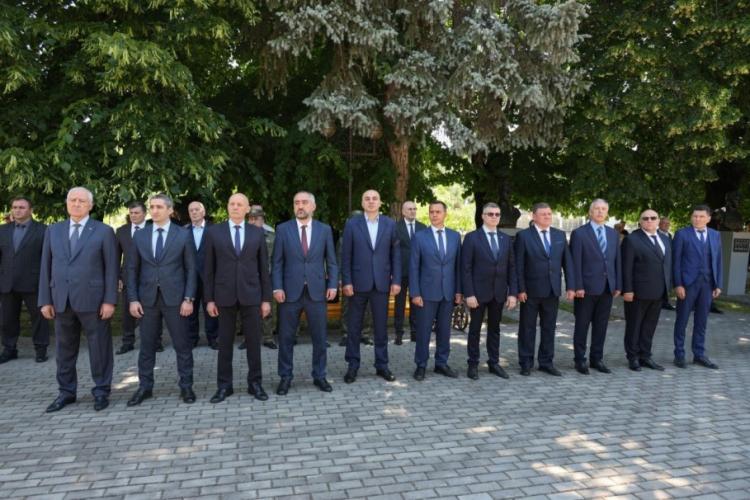 Церемония возложения венков и цветов