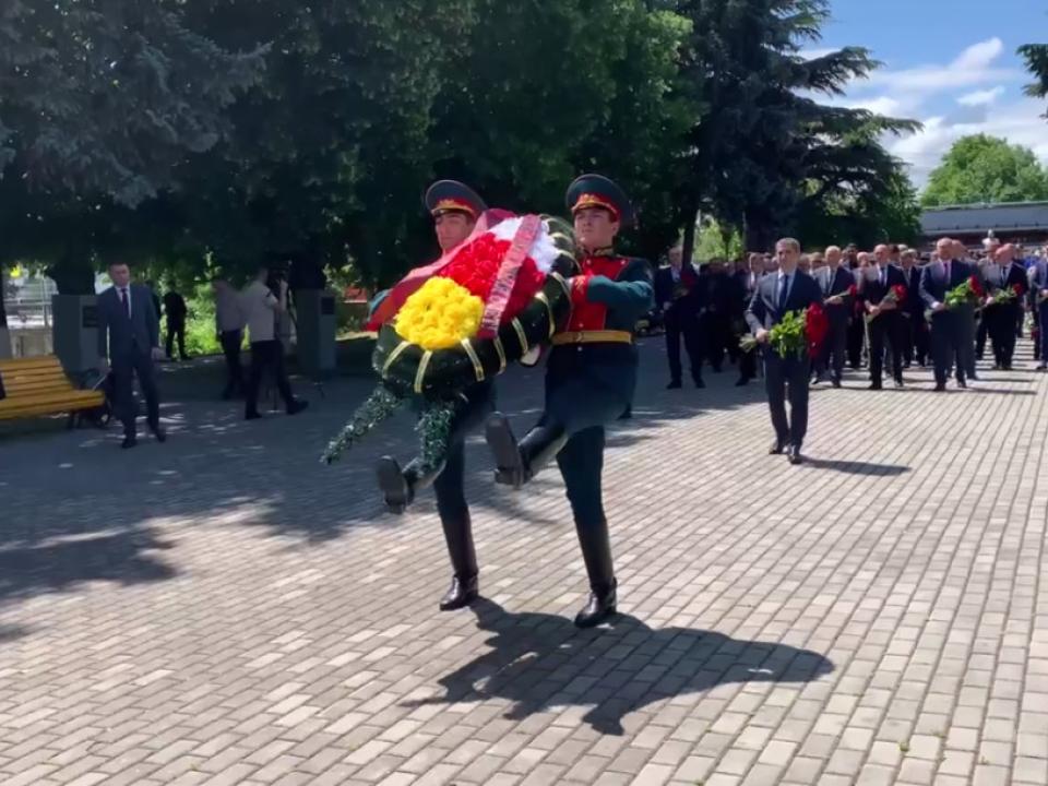 Церемония возложения венков и цветов
