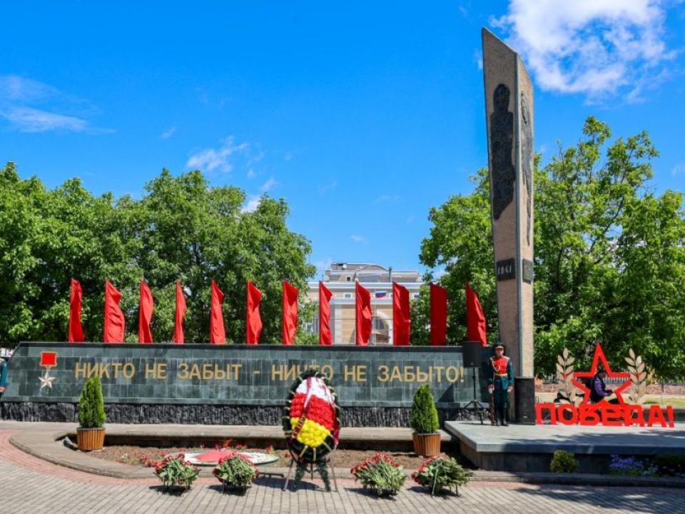 Церемония возложения венков и цветов