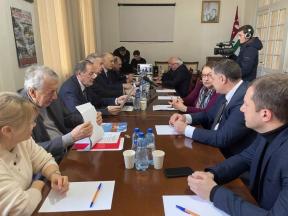 Чрезвычайный и Полномочный Посол Южной Осетии в Абхазии О.И. Боциев принял участие в работе круглого стола, посвященного 31-й годовщине подписания Договора о дружбе и сотрудничестве между Абхазией и Приднестровьем