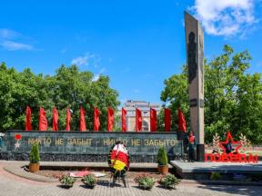 Церемония возложения венков и цветов